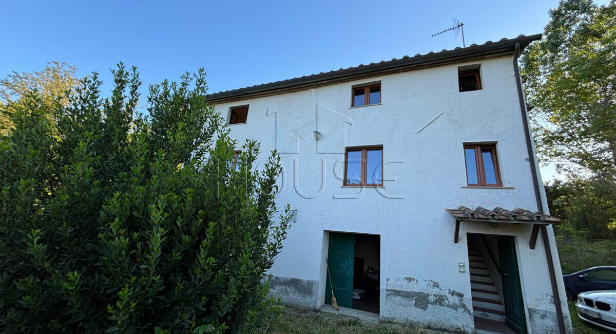 Casa singola con ampio terreno