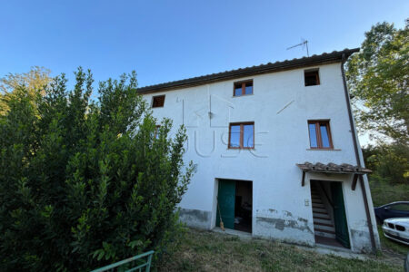 Casa singola con ampio terreno