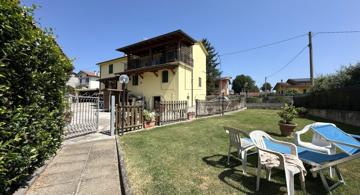 Casa singola con ampio giardino privato