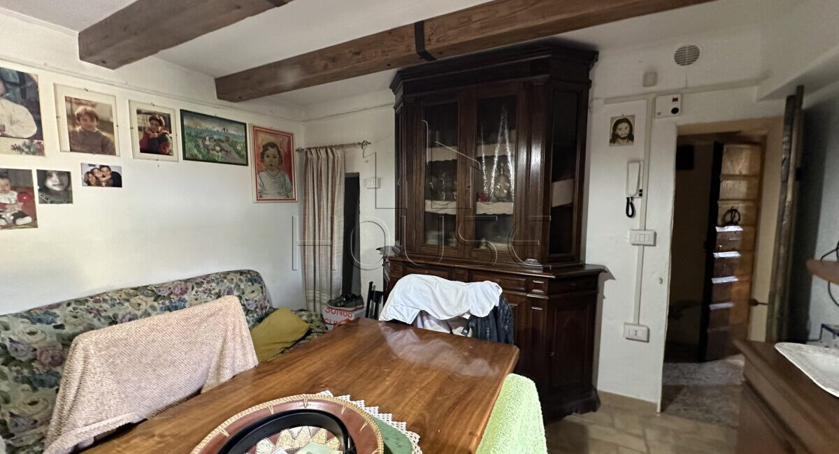 Casa singola con ampio giardino privato
