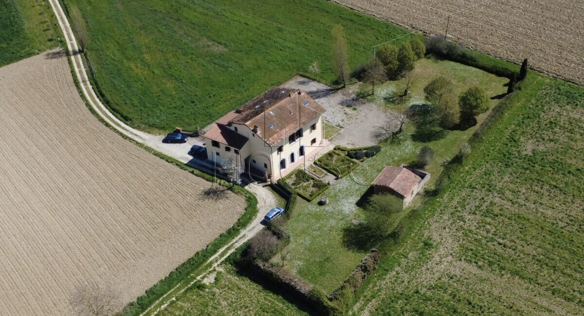 Casale storico ristrutturato con ampio terreno