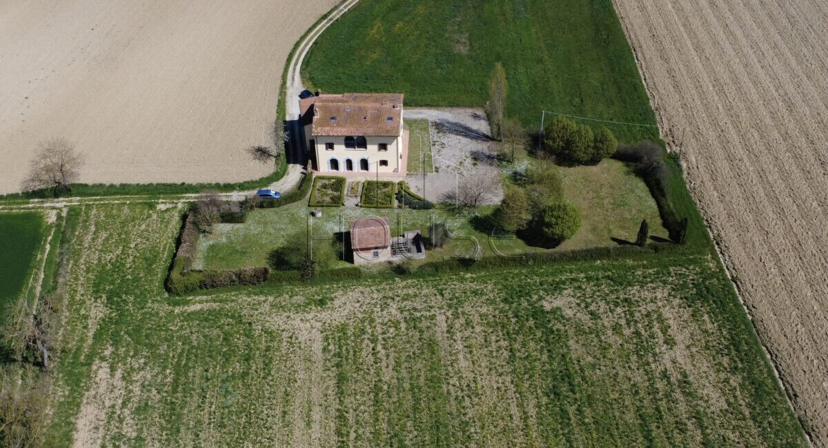 Casale storico ristrutturato con ampio terreno