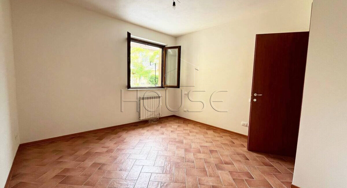 Villetta Moderna con Spazi Esterni Privati e Garage Doppio