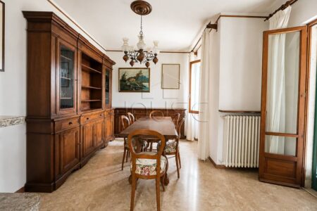 Appartamento con ingresso indipendente e rata di giardino esclusiva