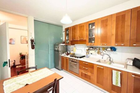 Appartamento in trifamiliare con garage e giardino