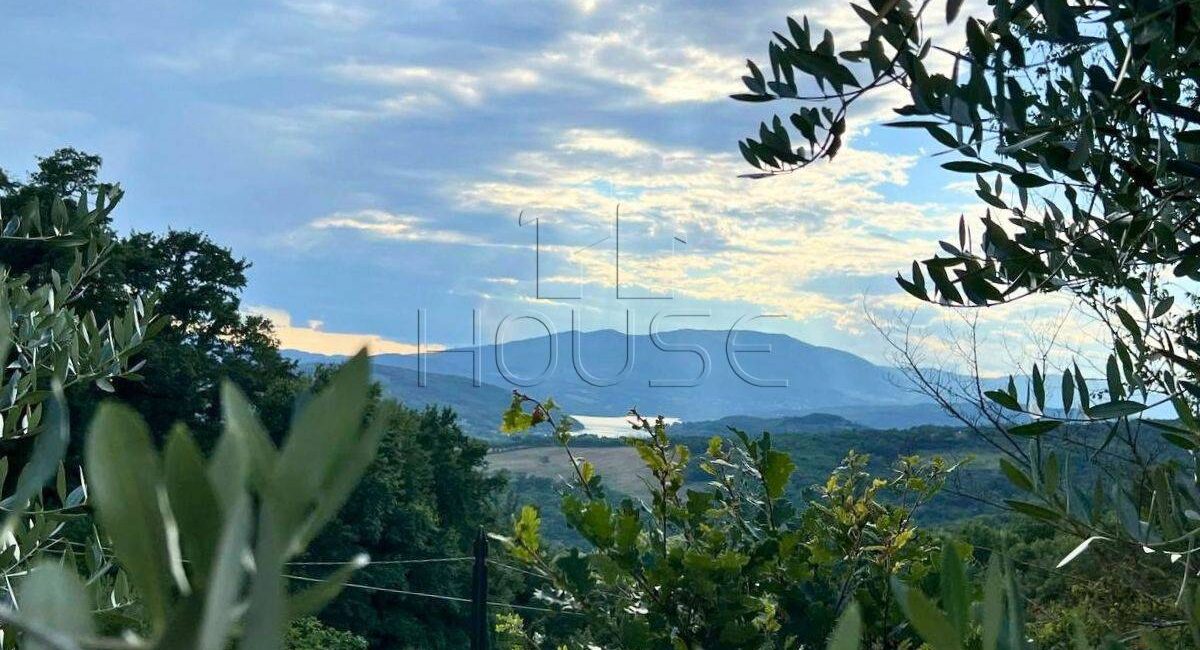 Terreno con annesso e vista panoramica a Sansepolcro