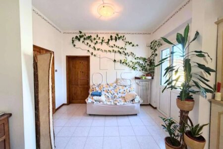Appartamento in trifamiliare con giardino e garage