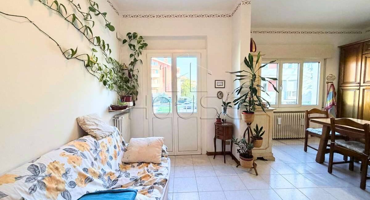 Appartamento in trifamiliare con giardino e garage