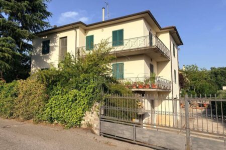 Casa singola con due appartamenti