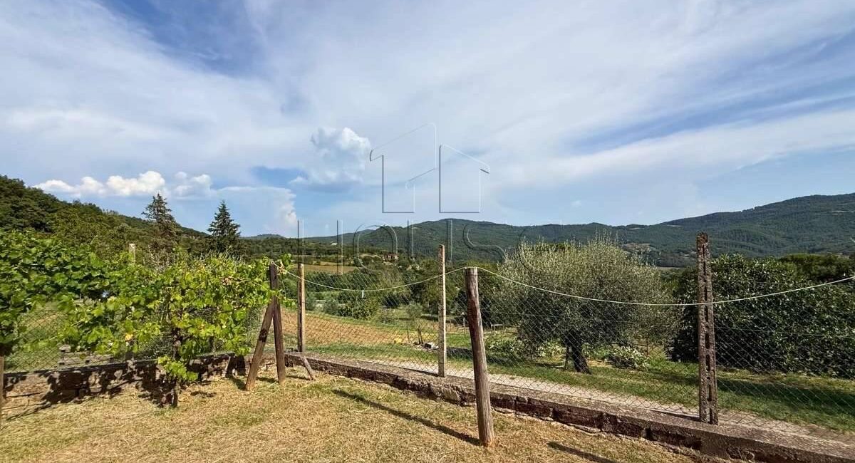 Porzione con terreno in vendita a San Leo Bastia
