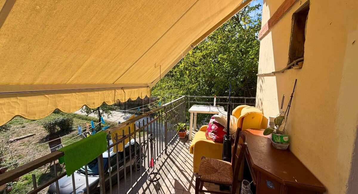 Porzione con terreno in vendita a Verna