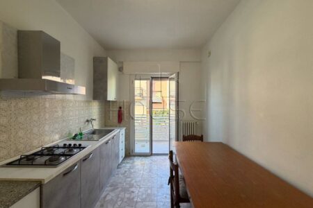 Appartamento con garage e cantina in zona Polstrada