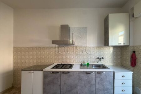 Appartamento con garage e cantina in zona Polstrada