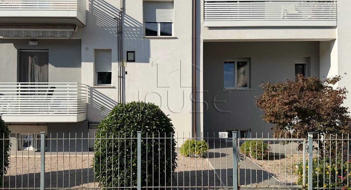Appartamento con garage e cantina in zona Polstrada