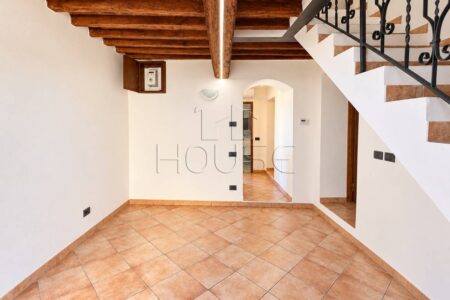 Appartamento con ingresso indipendente completamente ristrutturato
