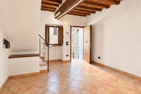 Appartamento con ingresso indipendente completamente ristrutturato