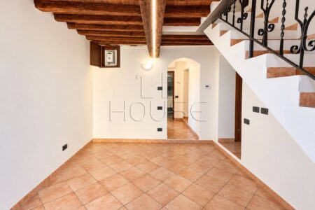 Appartamento con ingresso indipendente completamente ristrutturato