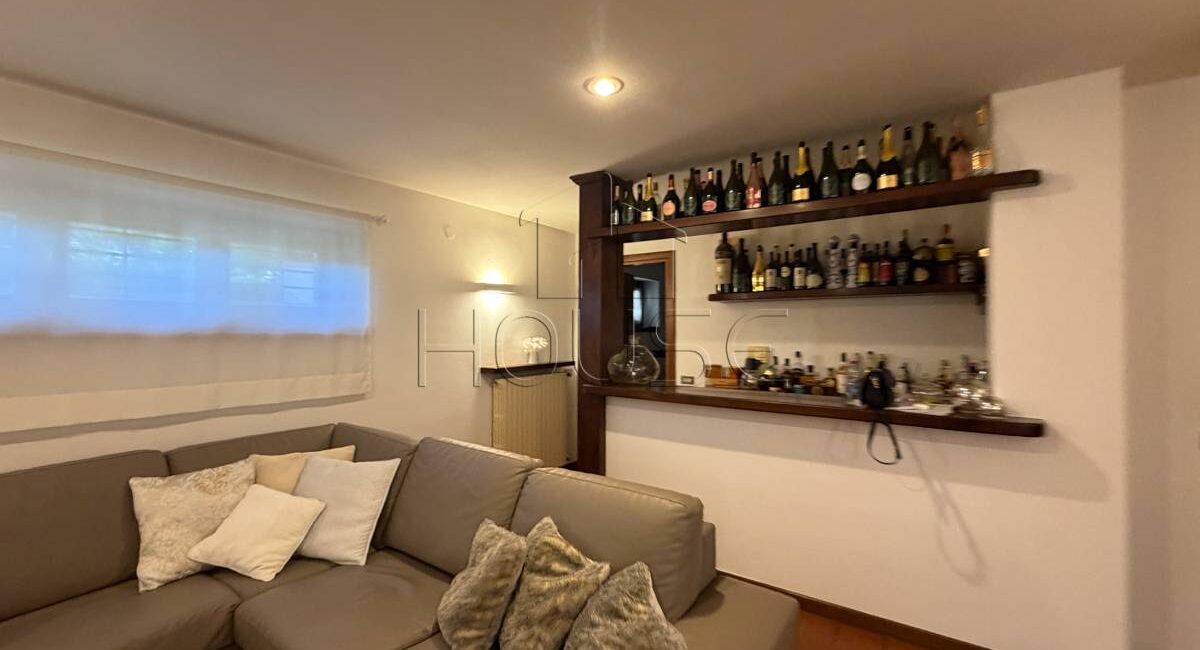 Villa di 400mq con giardino privato e ampio garage
