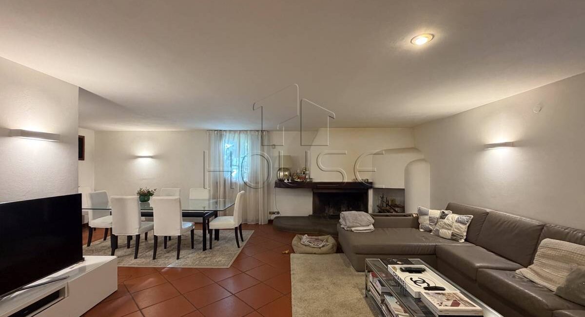 Villa di 400mq con giardino privato e ampio garage