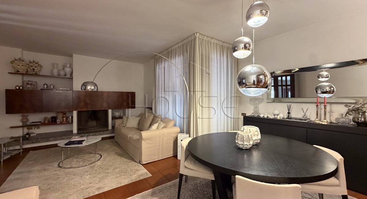 Villa di 400mq con giardino privato e ampio garage