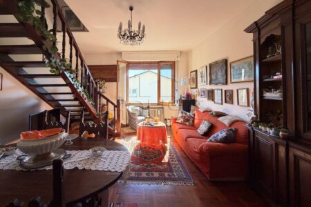 Appartamento con ingresso a due in vendita