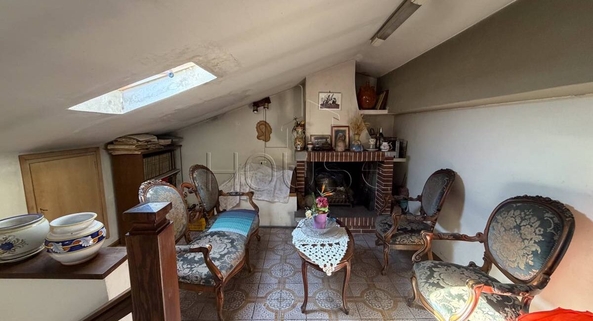 Appartamento con ingresso a due con garage