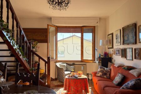 Appartamento con ingresso a due in vendita