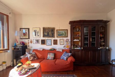 Appartamento con ingresso a due in vendita