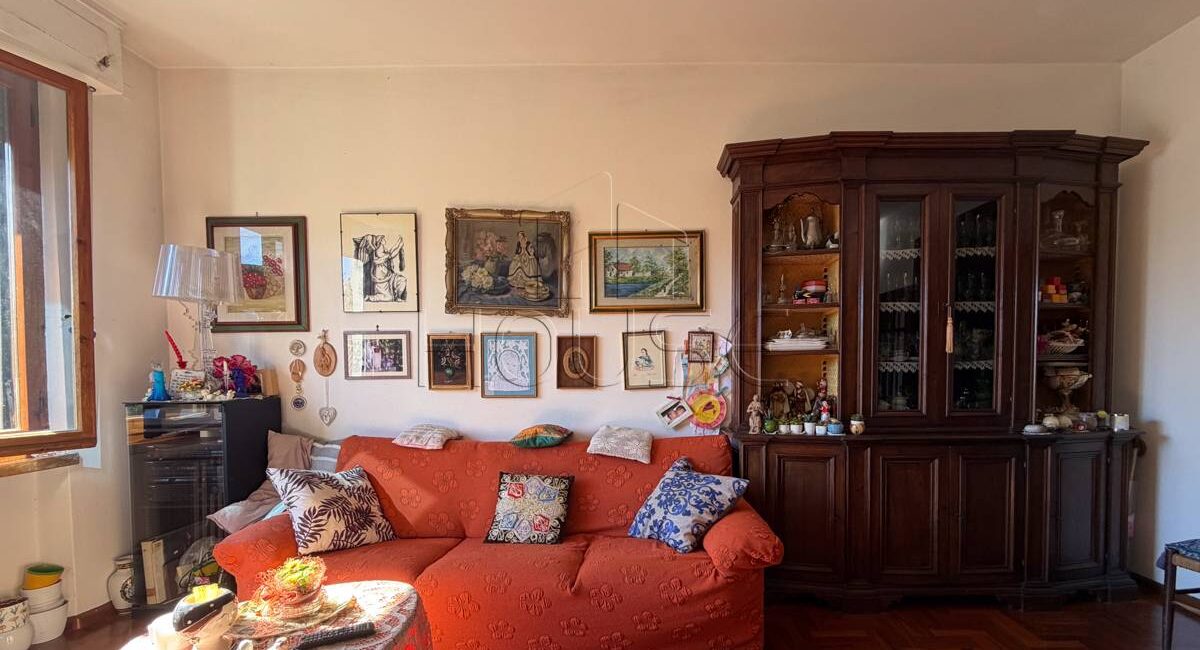 Appartamento con ingresso a due in vendita