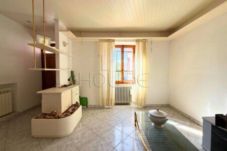 Due appartamenti a San Giustino con giardino privato e garage
