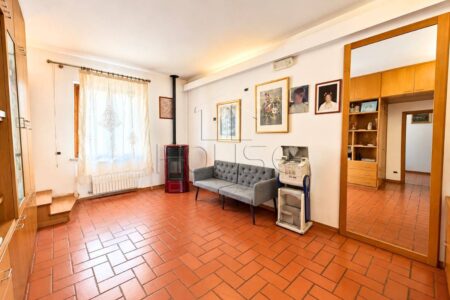 Cielo-terra con ampio giardino privato e garage a San Giustino