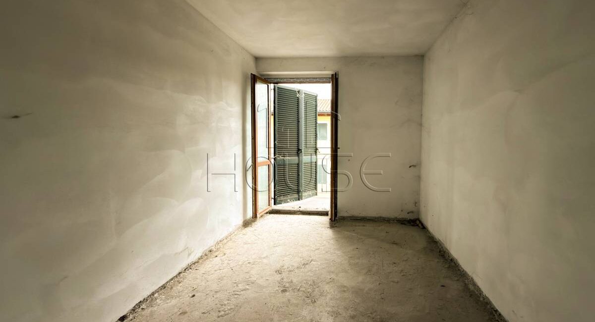 Appartamento di circa 100 mq da Rifinire con Ascensore e Garage