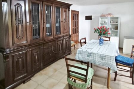 Casa bifamiliare con giardino privato