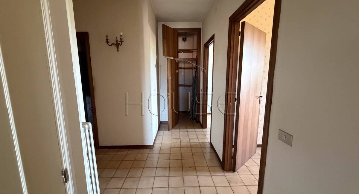 Appartamento al piano quarto con ascensore e garage