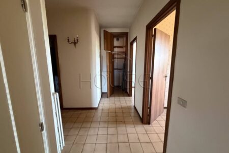 Appartamento al piano quarto con ascensore e garage
