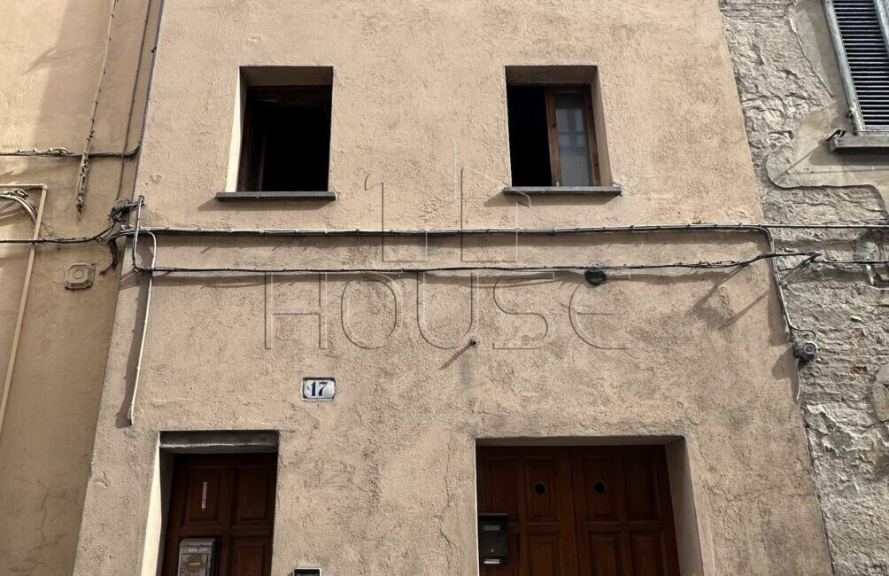 Palazzina cielo-terra, zona centro Città di Castello